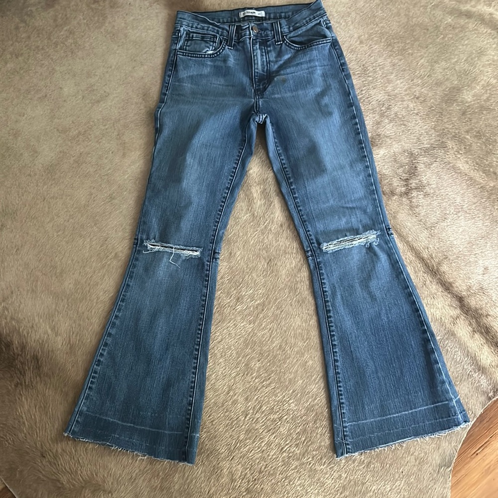 O2 Jeans size 27 Distressed